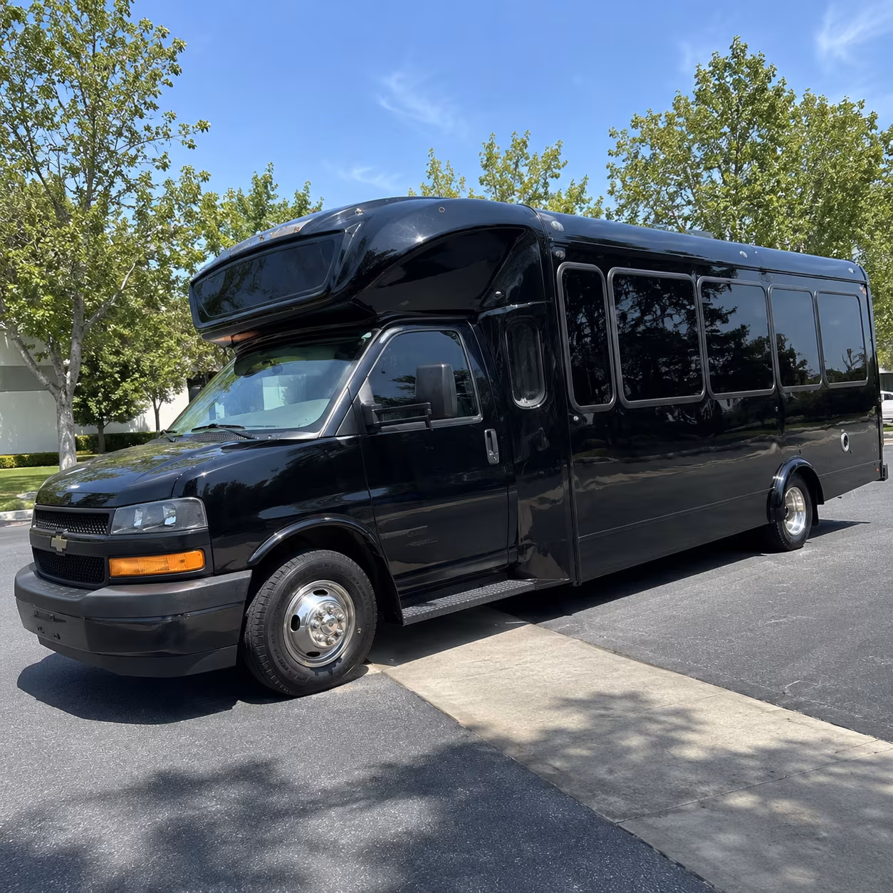 baltimore 15 passenger party bus